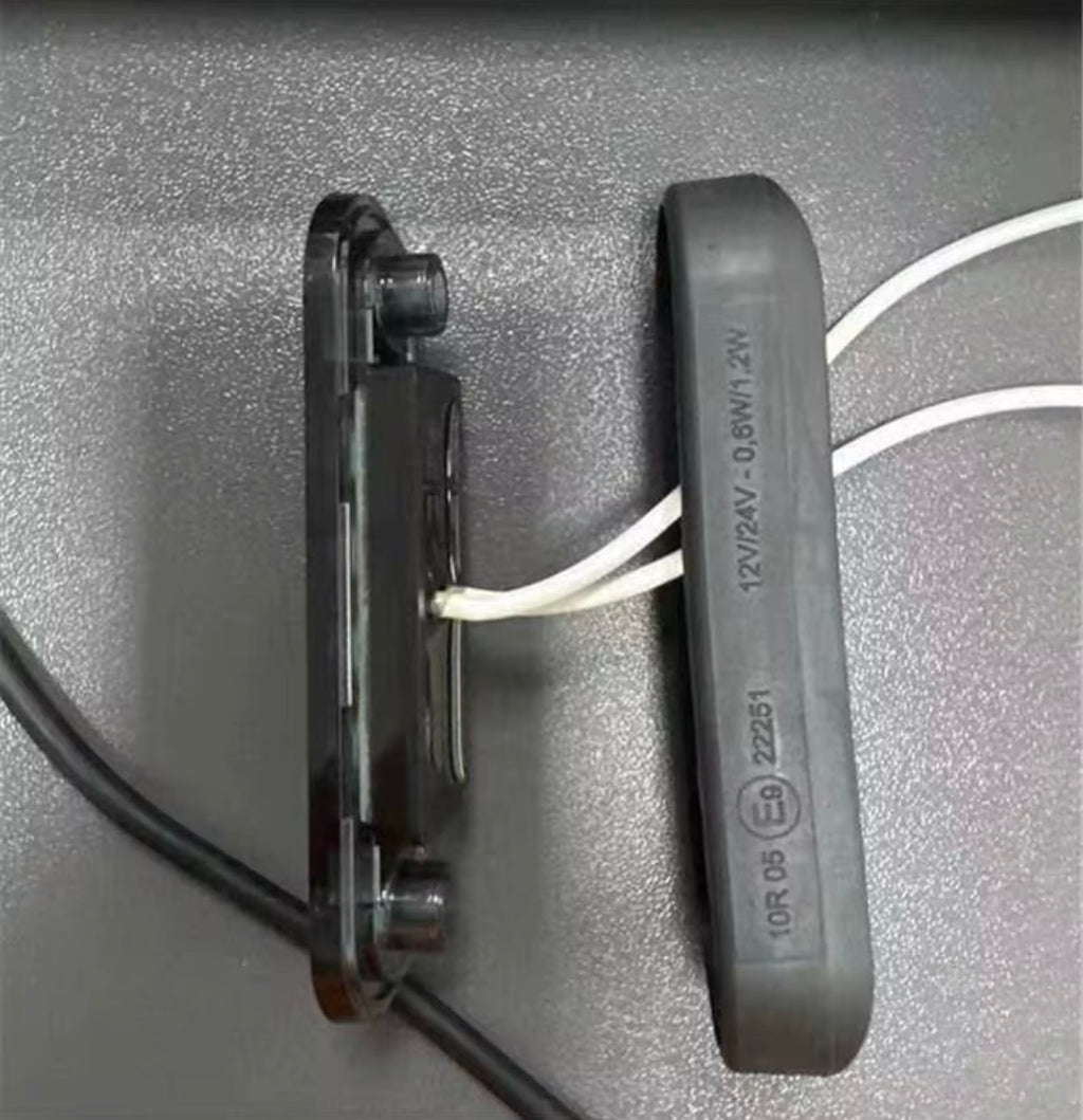 Luce di ingombro laterale a 4 led con lente fumè, 50 pezzi - 8€ al pezzo